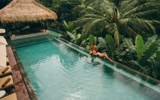 What Makes Luxury Resorts Perfect for Romantic Getaways?