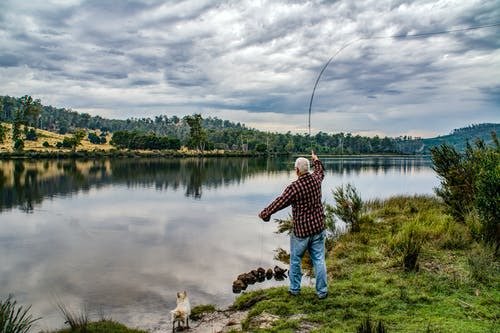 How Does the Alaskan Fishing Season Influence My Trip?